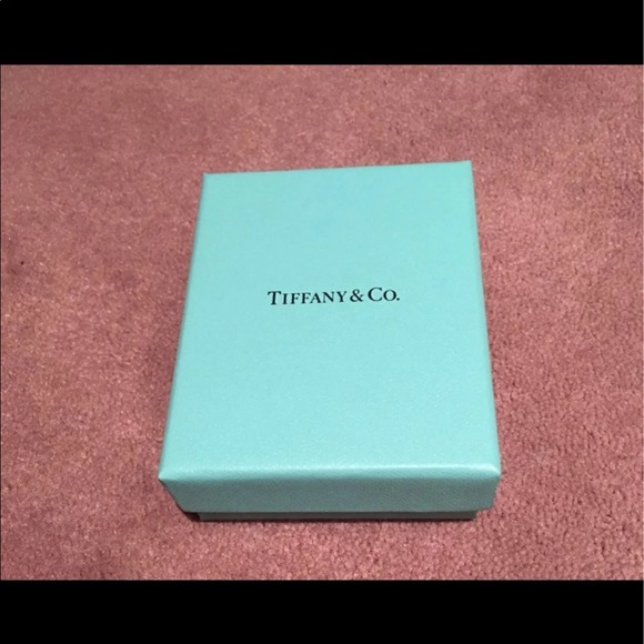 Beautiful Tiffany and Company empty gift box. Excellent condition. - Picture 3 of 3